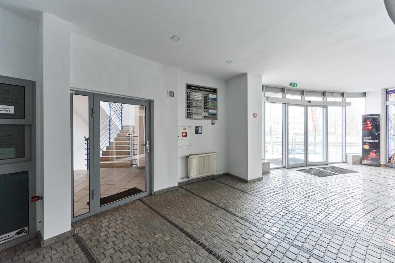 Apartment Legnicka By Renters