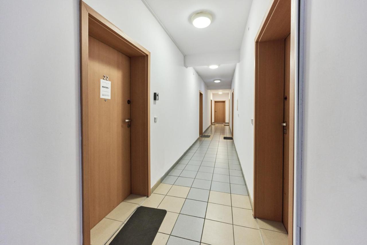 Apartment Legnicka By Renters