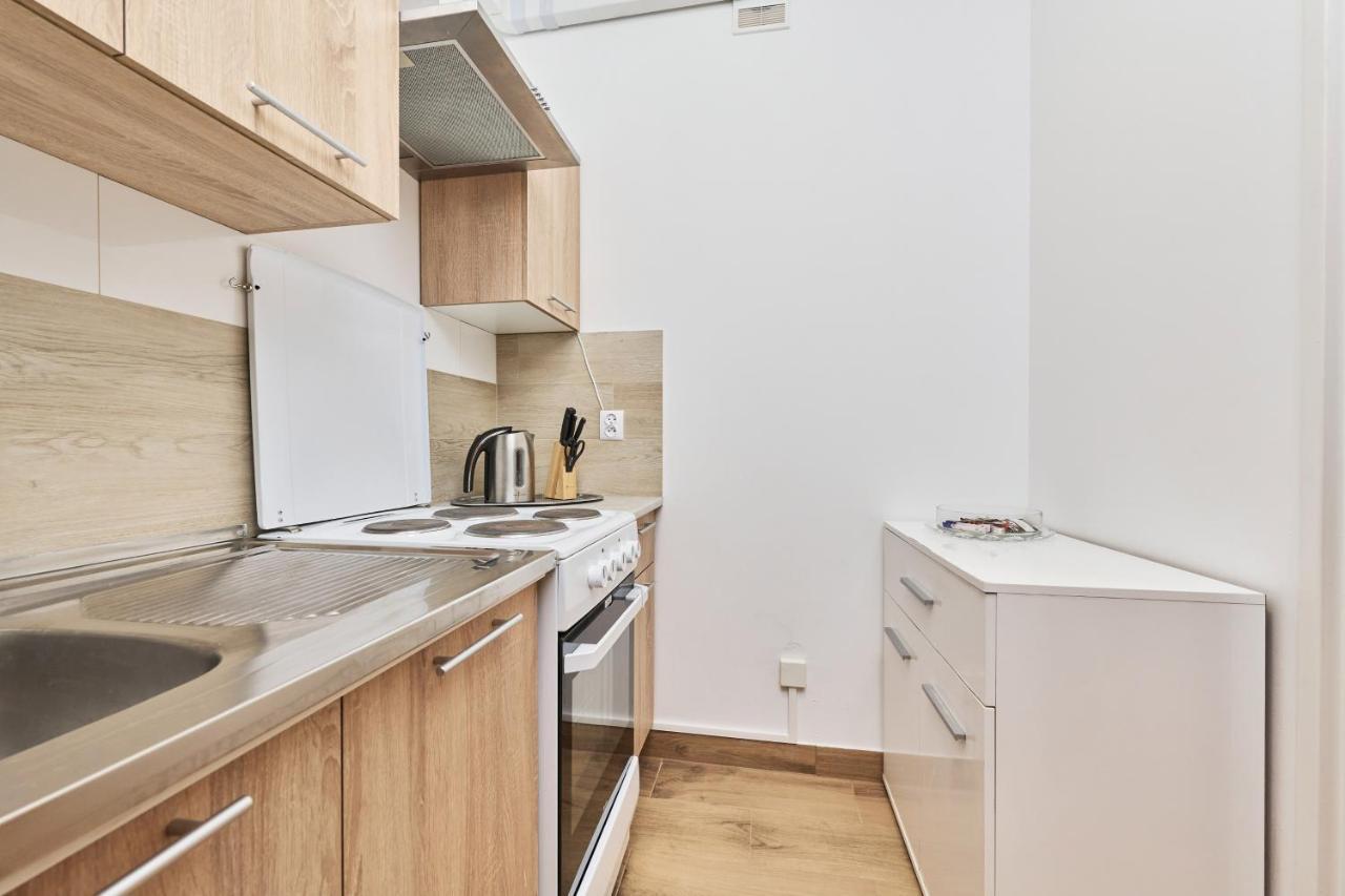 Legnicka By Renters Apartment